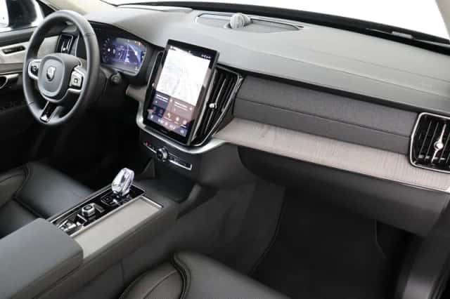 Volvo XC90 (2025) thumbnail 5