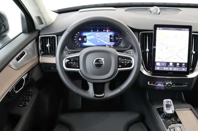 Volvo XC90 (2025) thumbnail 2