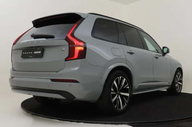 Volvo XC90 (2025) thumbnail 3