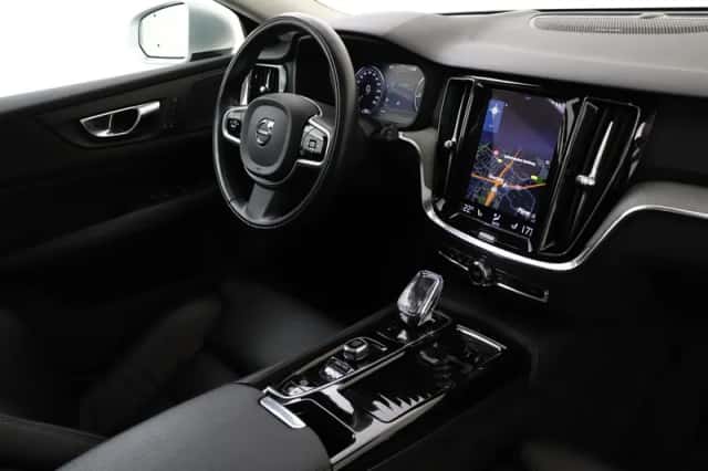 Volvo V60 (2021) thumbnail 3