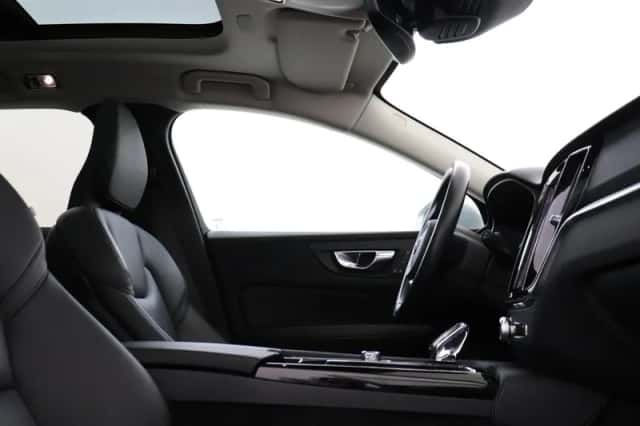 Volvo V60 (2021) thumbnail 5