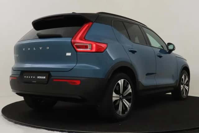 Volvo XC40 (2022) thumbnail 2