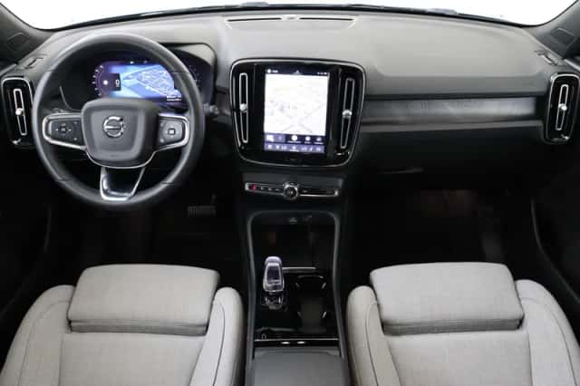 Volvo XC40 (2022) thumbnail 3
