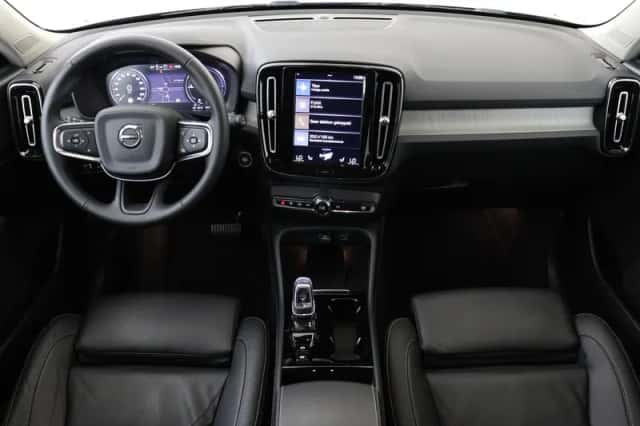 Volvo XC40 (2022) thumbnail 3
