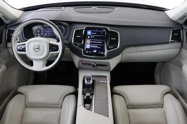 Volvo XC90 (2021) thumbnail 3