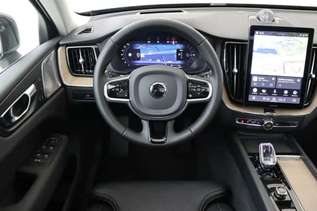 Volvo XC60 (2025) thumbnail 1