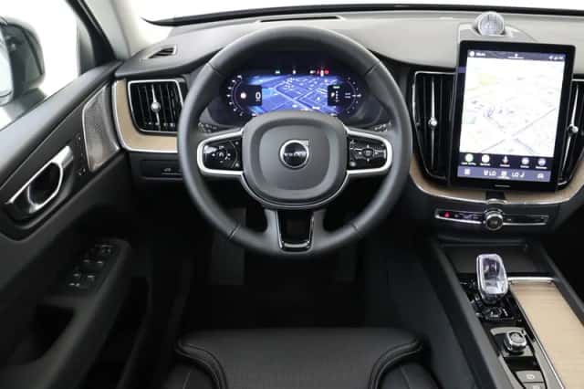 Volvo XC60 (2025) thumbnail 1