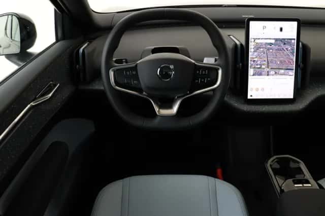 Volvo EX30 (2025) thumbnail 1