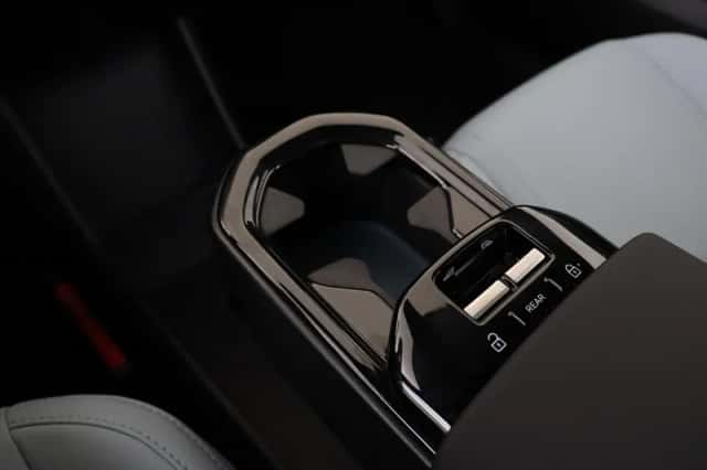 Volvo EX30 (2025) thumbnail 23