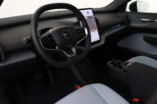 Volvo EX30 (2025) thumbnail 7
