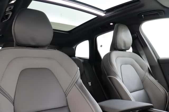 Volvo XC60 (2025) thumbnail 9