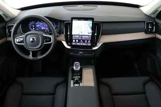 Volvo XC90 (2025) thumbnail 3