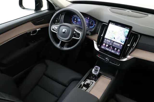 Volvo XC90 (2025) thumbnail 5