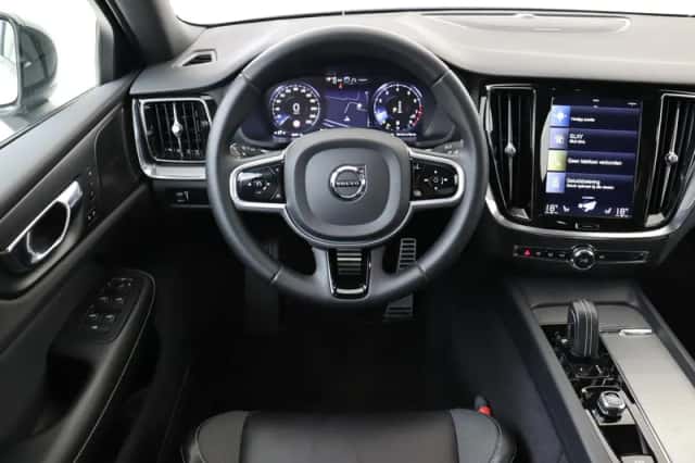 Volvo S60 (2022) thumbnail 1
