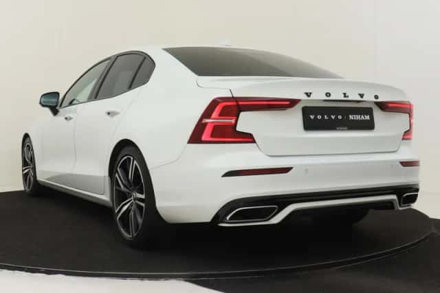 Volvo S60 (2022) thumbnail 4