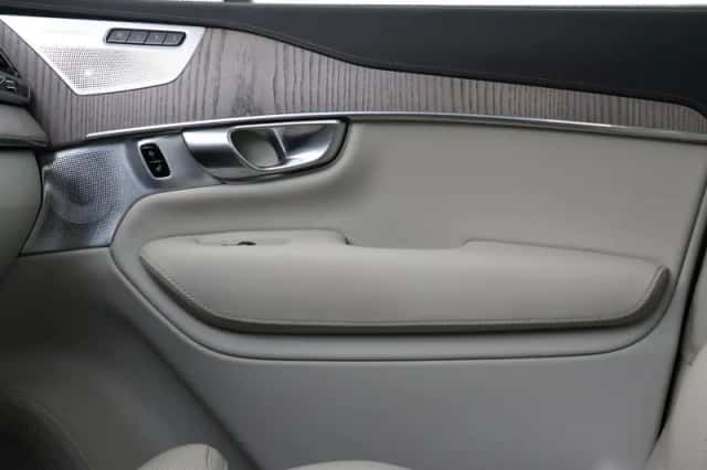 Volvo XC90 (2021) thumbnail 23