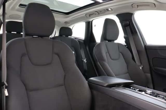 Volvo XC60 (2021) thumbnail 11