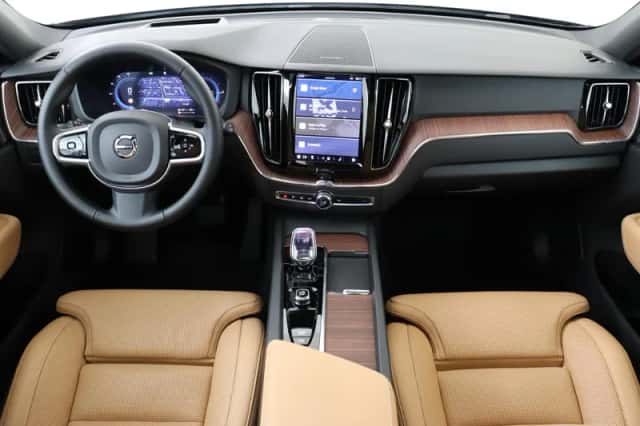 Volvo XC60 (2025) thumbnail 3