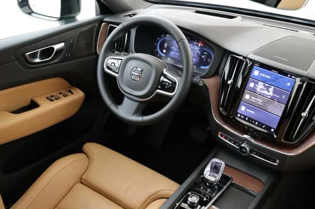 Volvo XC60 (2025) thumbnail 5