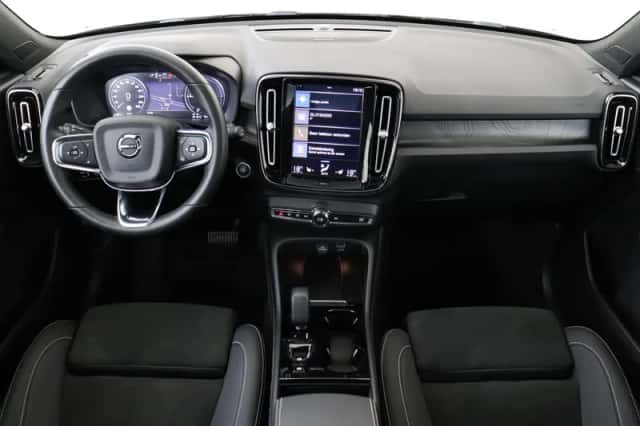 Volvo XC40 (2022) thumbnail 3
