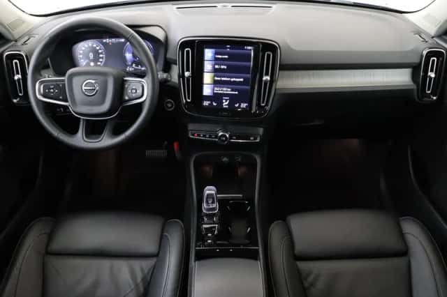 Volvo XC40 (2022) thumbnail 3