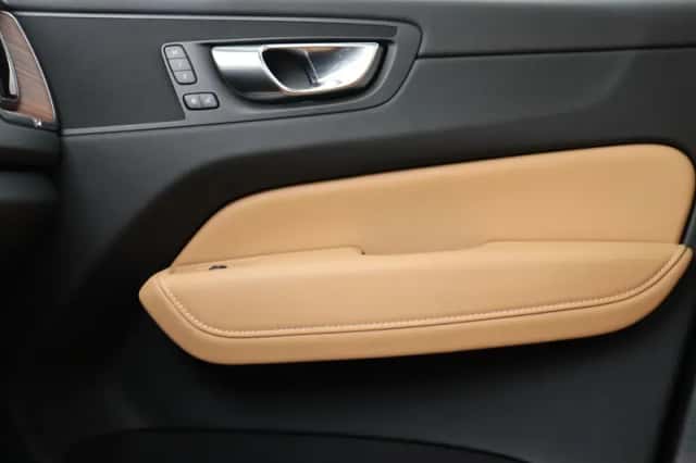 Volvo XC60 (2023) thumbnail 19