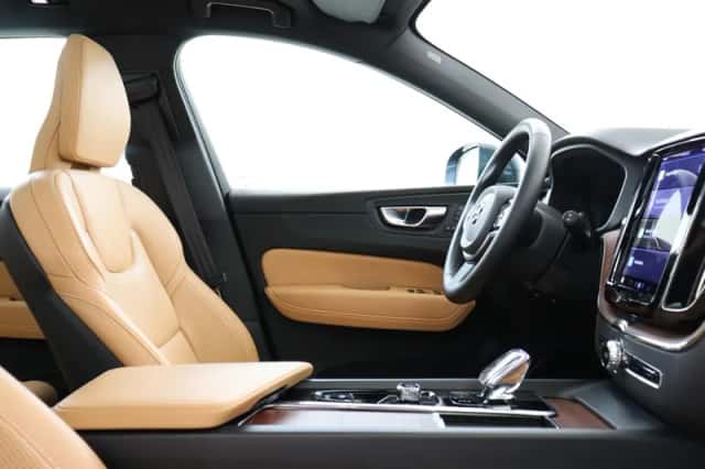 Volvo XC60 (2023) thumbnail 7