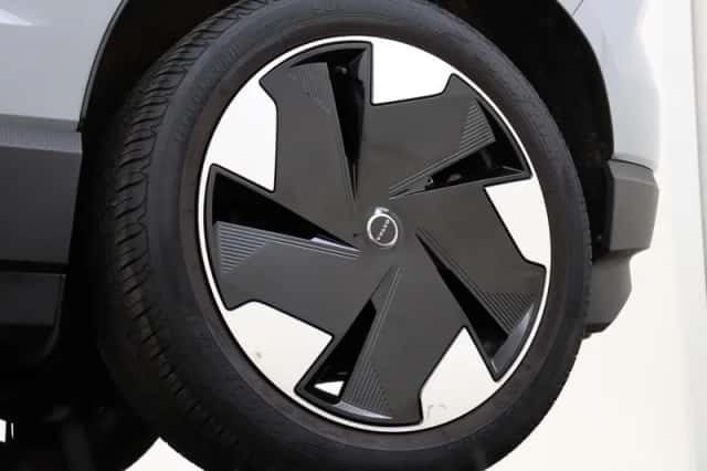 Volvo EX30 (2024) thumbnail 32