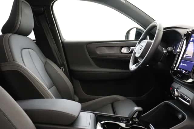 Volvo XC40 (2022) thumbnail 7