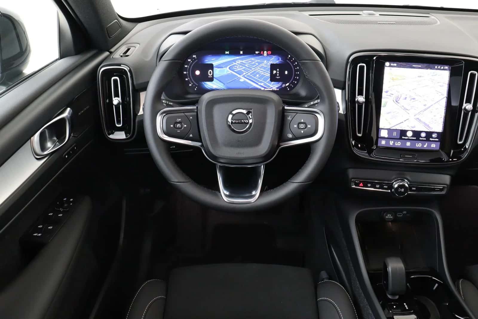 Volvo XC40 (2026) — foto 1