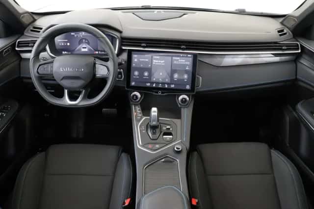 Lynk & Co 01 (2024) thumbnail 3
