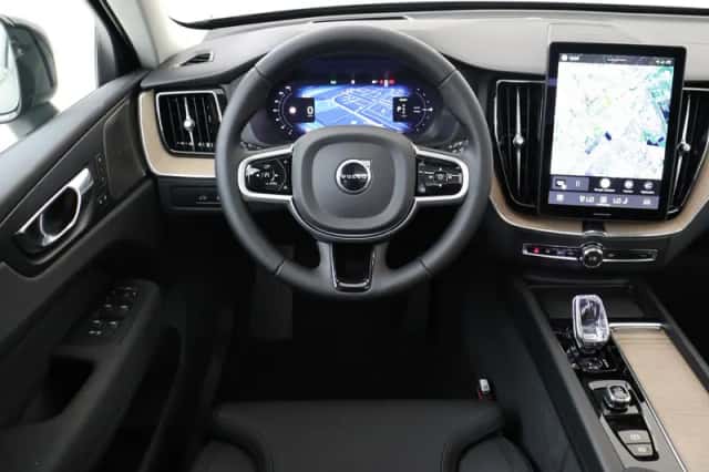 Volvo XC60 (2025)
