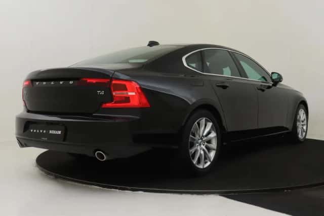 Volvo S90 (2018) thumbnail 2