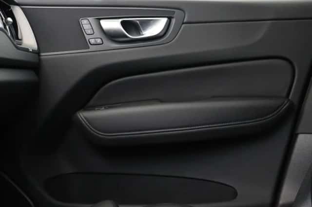Volvo XC60 (2023) thumbnail 17
