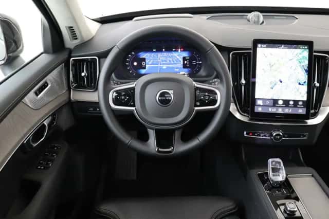 Volvo XC90 (2025) thumbnail 1