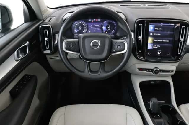 Volvo XC40 (2020) thumbnail 3