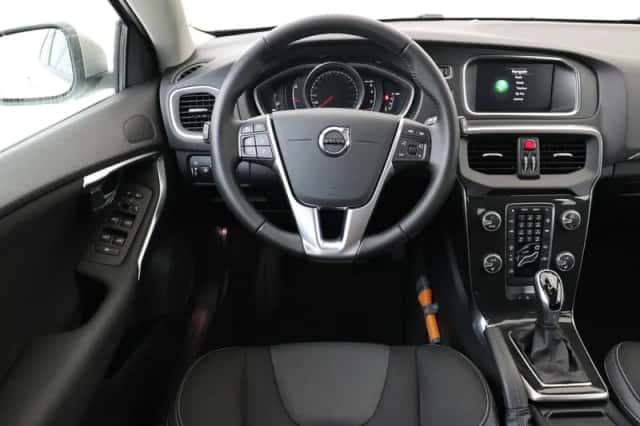 Volvo V40 (2017) thumbnail 1