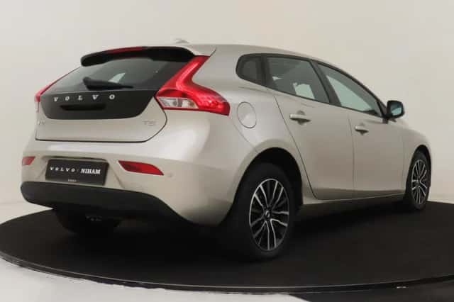 Volvo V40 (2017) thumbnail 2