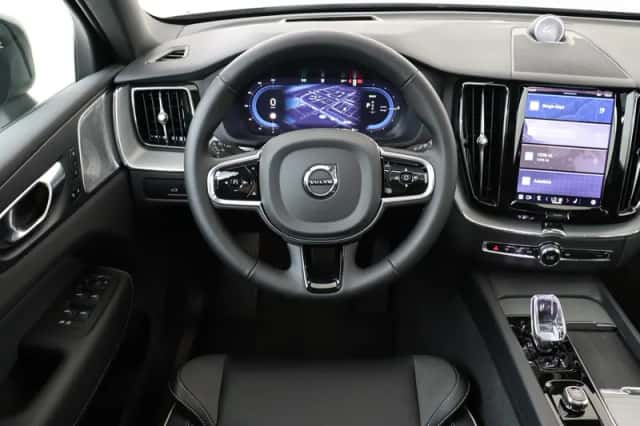 Volvo XC60 (2025) thumbnail 1