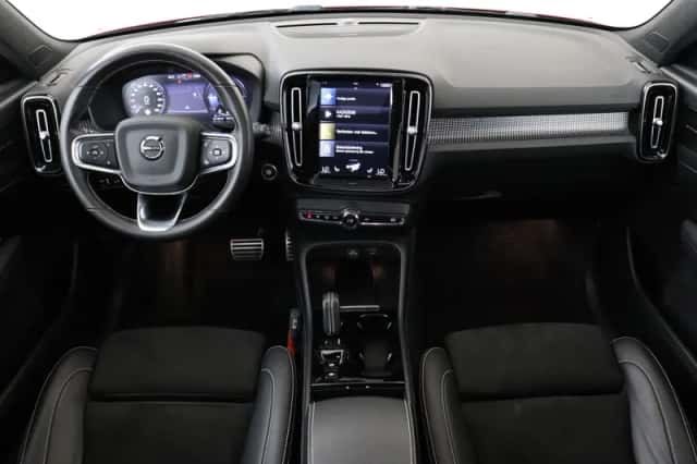 Volvo XC40 (2020) thumbnail 3