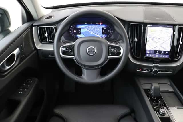 Volvo XC60 (2023) thumbnail 1