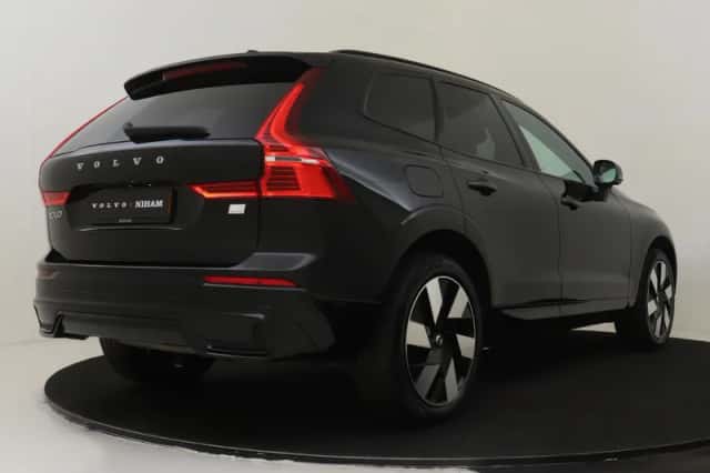 Volvo XC60 (2023) thumbnail 2