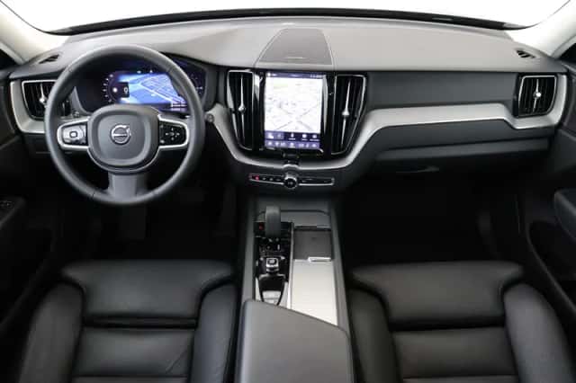 Volvo XC60 (2023) thumbnail 3