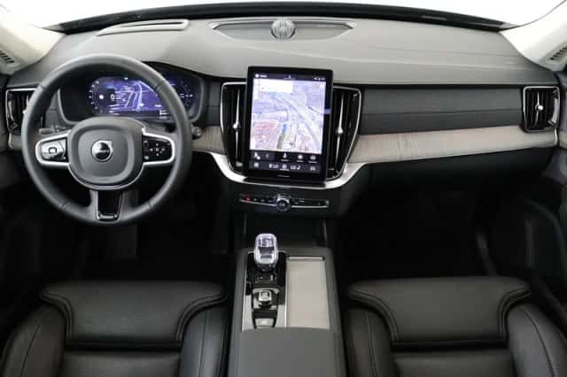 Volvo XC90 (2025) thumbnail 3