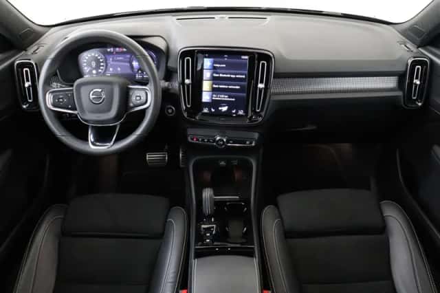 Volvo XC40 (2022) thumbnail 3