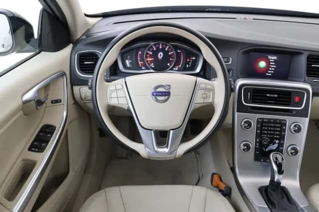 Volvo V60 (2018) thumbnail 1