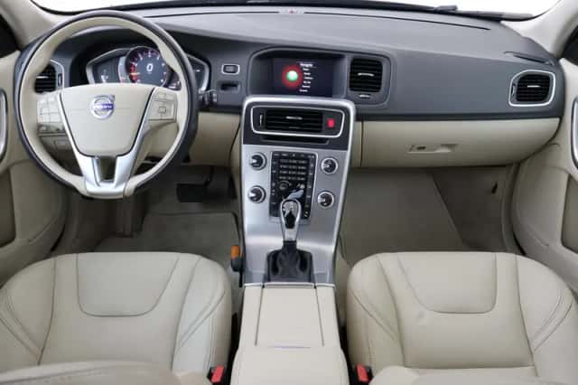 Volvo V60 (2018) thumbnail 3