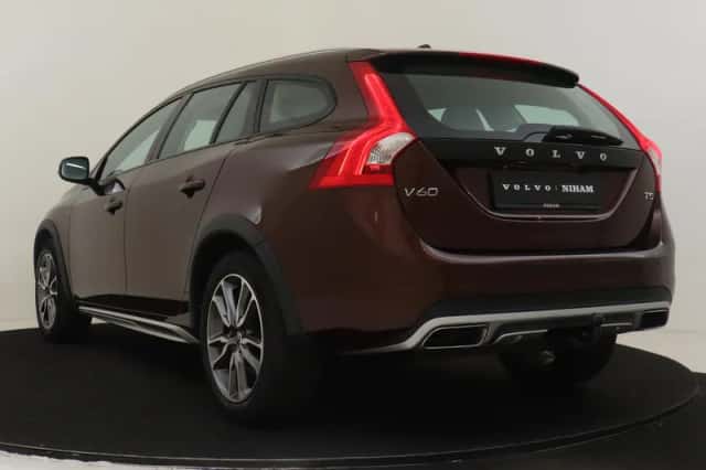 Volvo V60 (2018) thumbnail 4