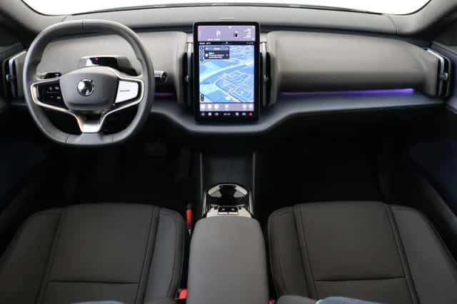 Volvo EX30 (2025) thumbnail 3