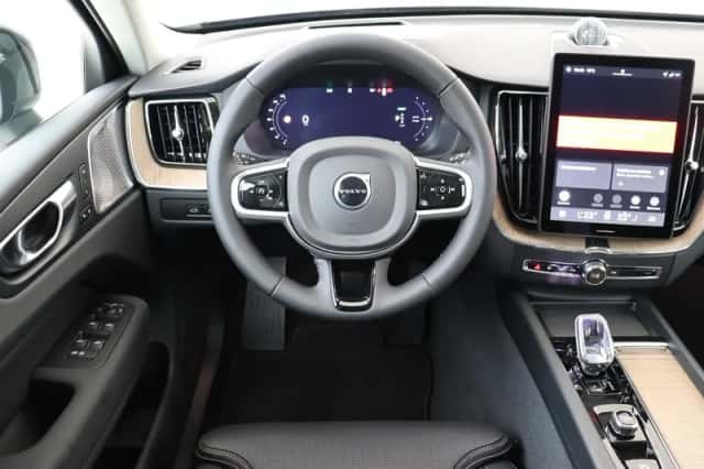 Volvo XC60 (2026) thumbnail 2